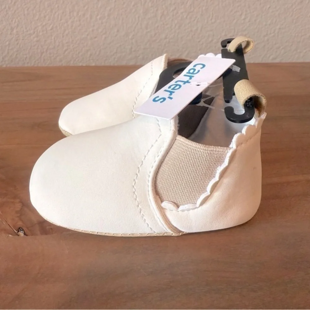 NWT Carters infant cream/ tan faux leather soft shoes size 0-3 months